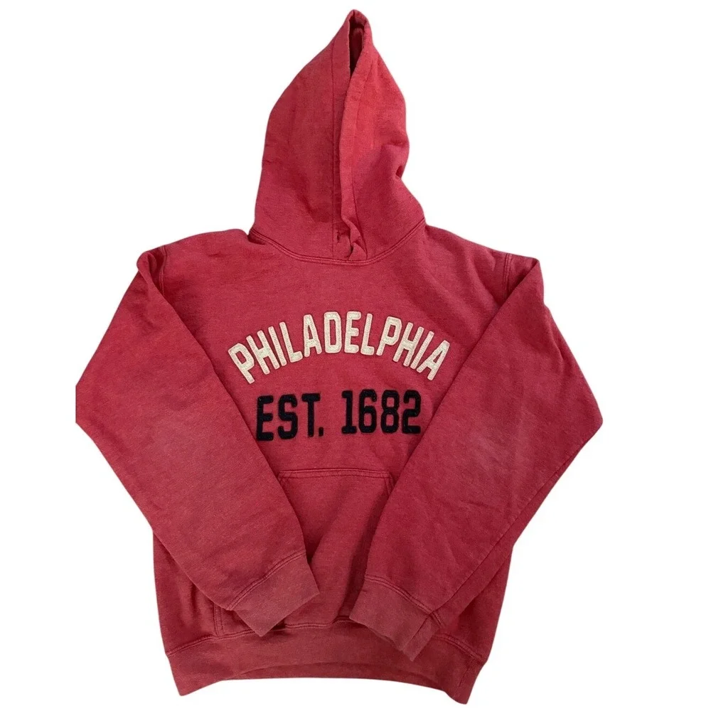 Gildan Heavy Blend Philadelphia EST 1682 Hoodie Red Heather Graphic Sweatshirt S